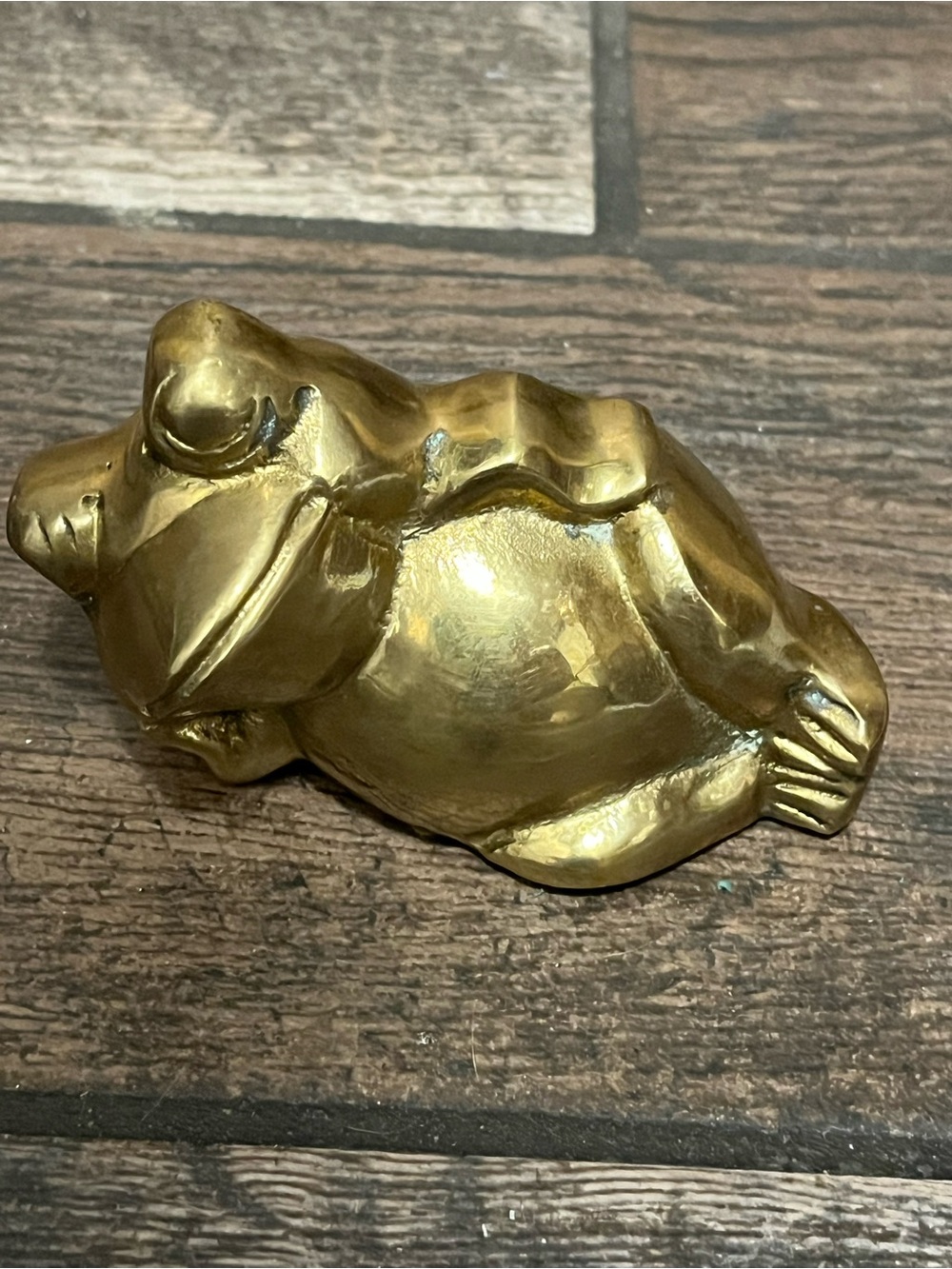 Vintage brass frog figurine.  Made in Taiwan